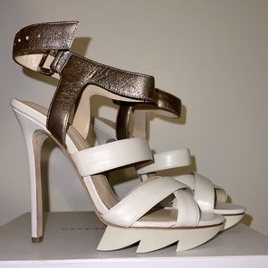 Camilla Skovgaard new pair of beautiful and elegant heels !
